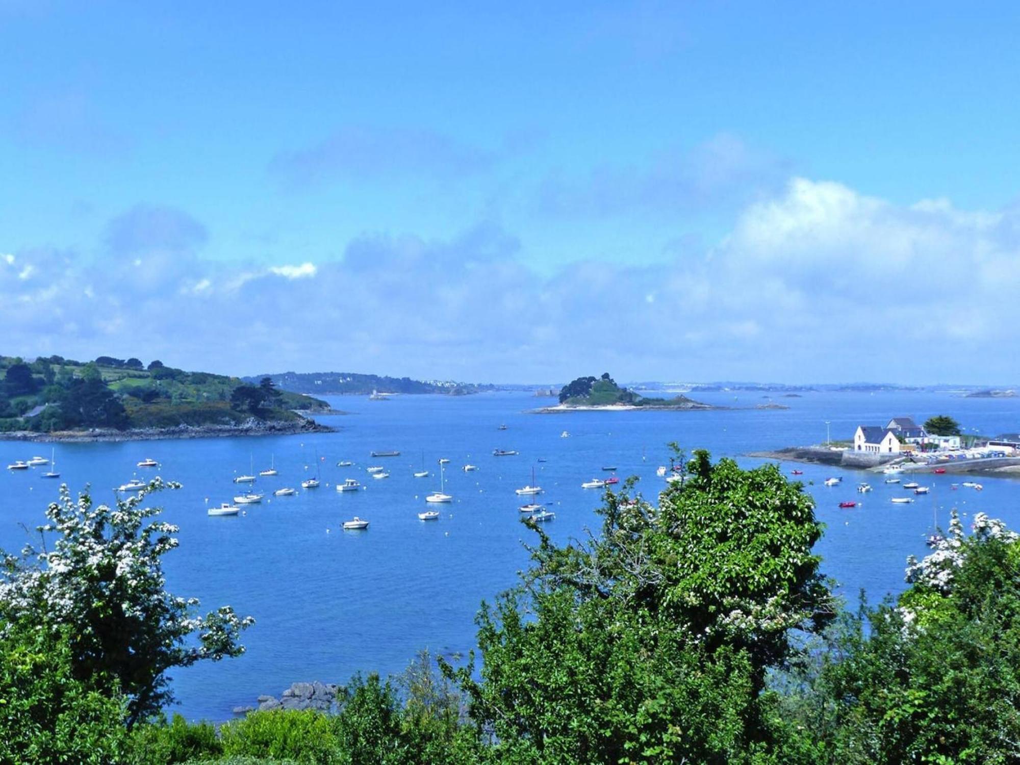 Pretty Breton Holiday Home In A Top Location Plougasnou Dış mekan fotoğraf