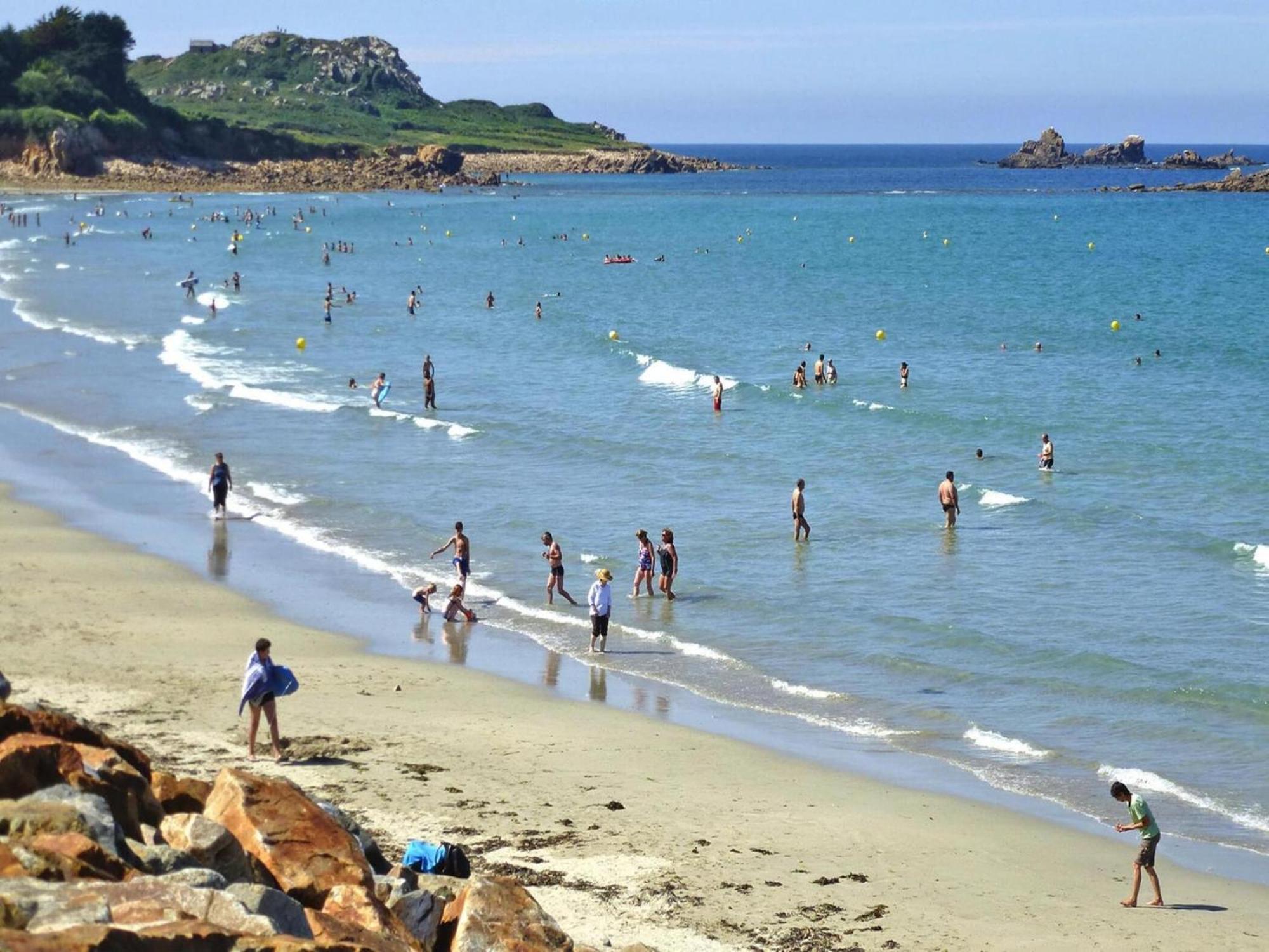 Pretty Breton Holiday Home In A Top Location Plougasnou Dış mekan fotoğraf
